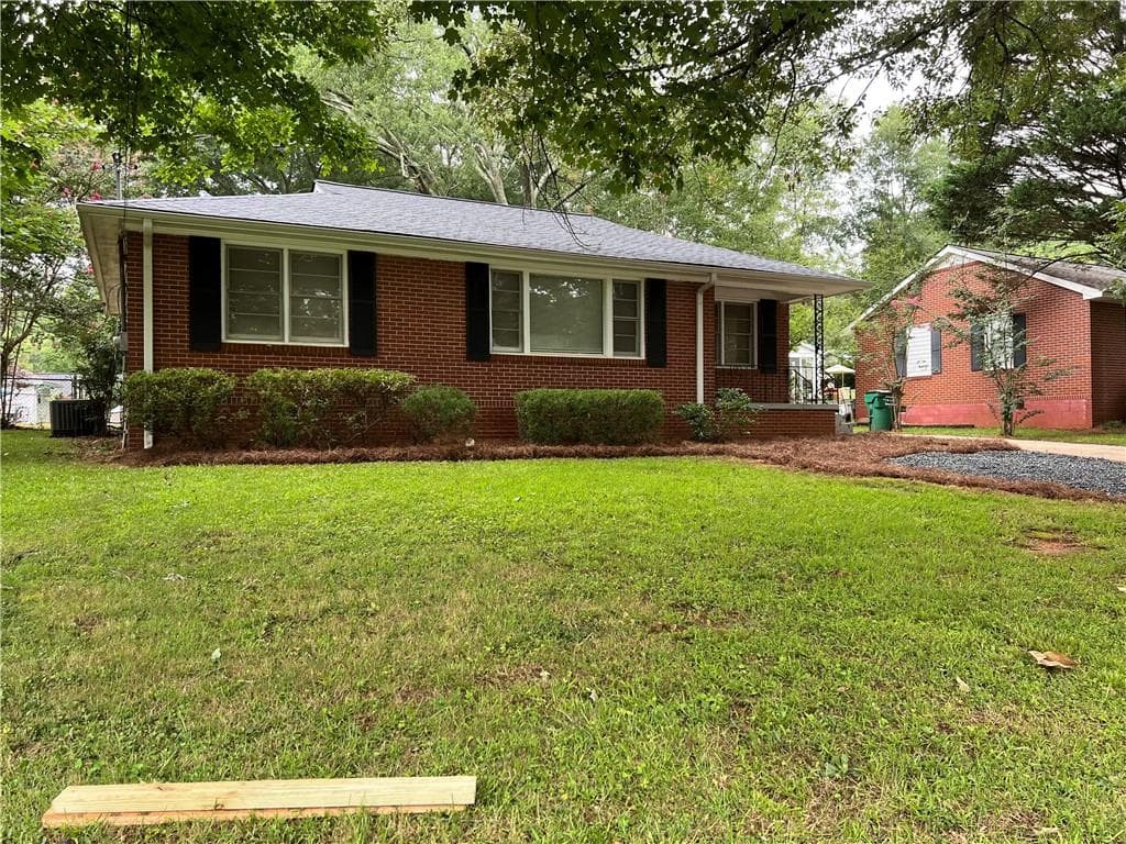 3 bedroom, 1 bathroom, 1,207 sq ft single family residence for rent at 2174 Trailwood Drive, Smyrna, GA 30080 for $1,600 a month — photo 1 of 22