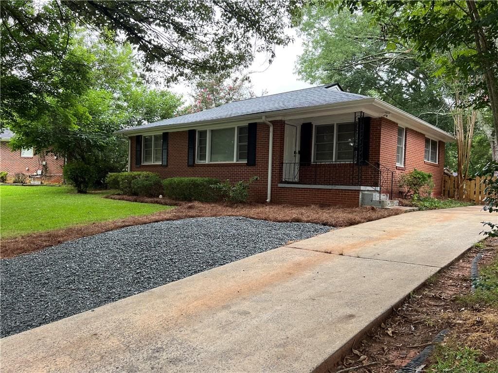 3 bedroom, 1 bathroom, 1,207 sq ft single family residence for rent at 2174 Trailwood Drive, Smyrna, GA 30080 for $1,600 a month — photo 2