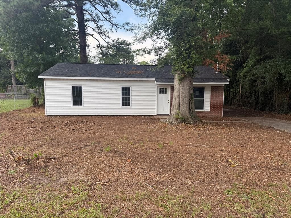 3 bedroom, 2 bathroom, 1,000 sq ft single family residence for sale at 2991 Deeb Drive, Macon, GA 31206