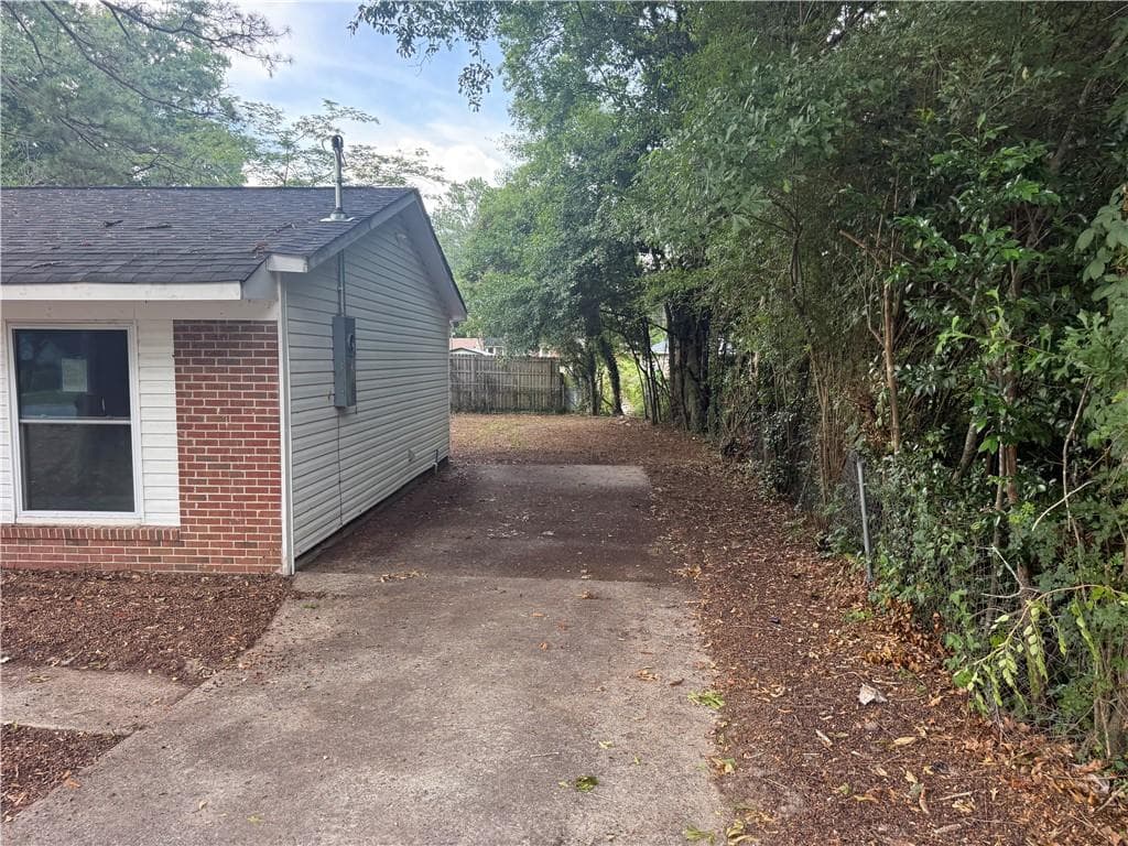 3 bedroom, 2 bathroom, 1,000 sq ft single family residence for sale at 2991 Deeb Drive, Macon, GA 31206 — photo 3