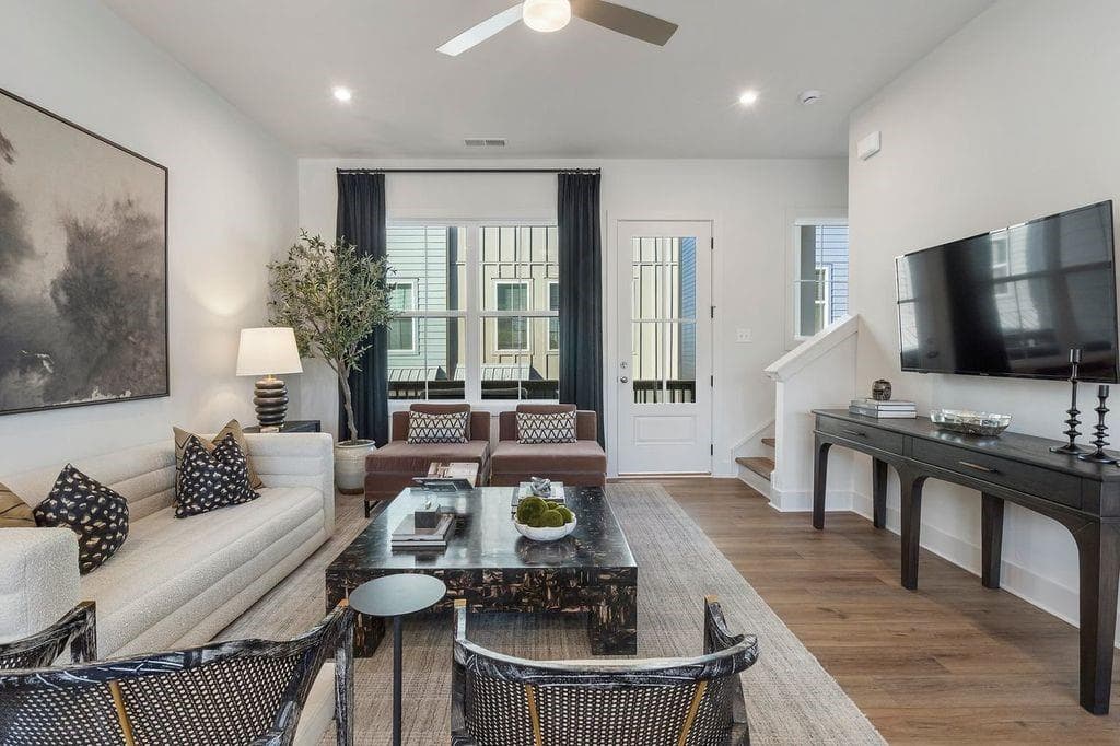 3 bedroom, 3 bathroom townhouse for sale at 2628 Mackintosh Court 17, Brookhaven, GA 30319 — photo 6