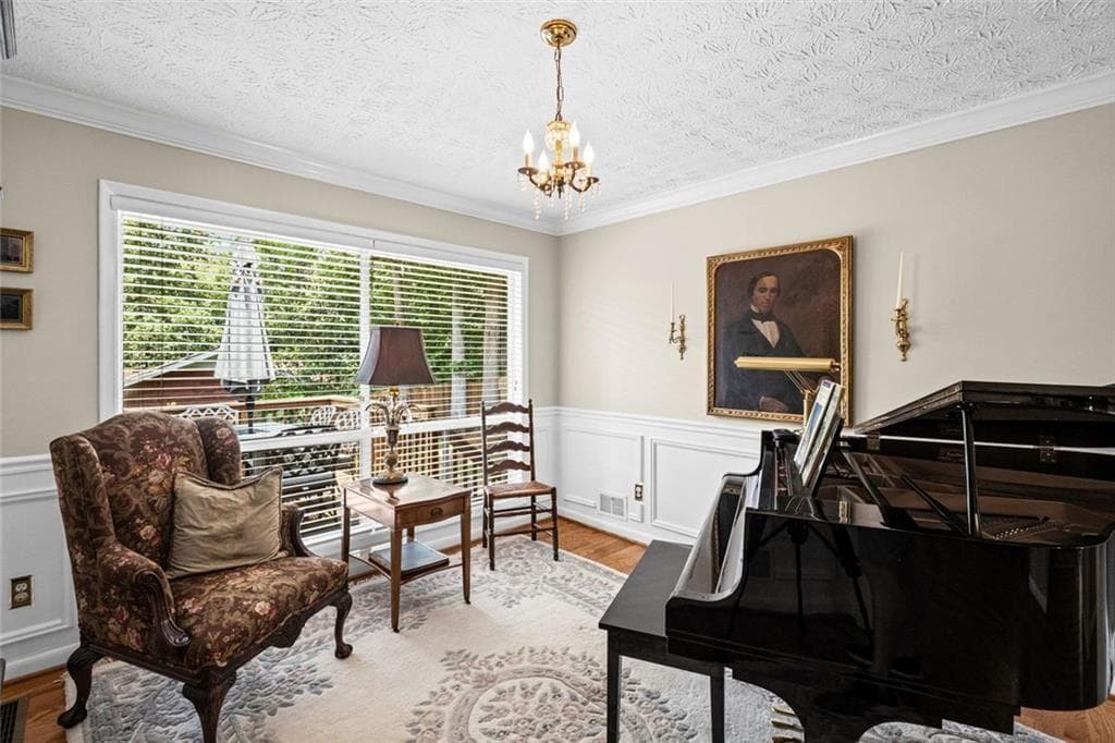4 bedroom, 2 bathroom, 2,500 sq ft single family residence under contract at 2730 Fontainebleau Drive, Dunwoody, GA 30360 — photo 6