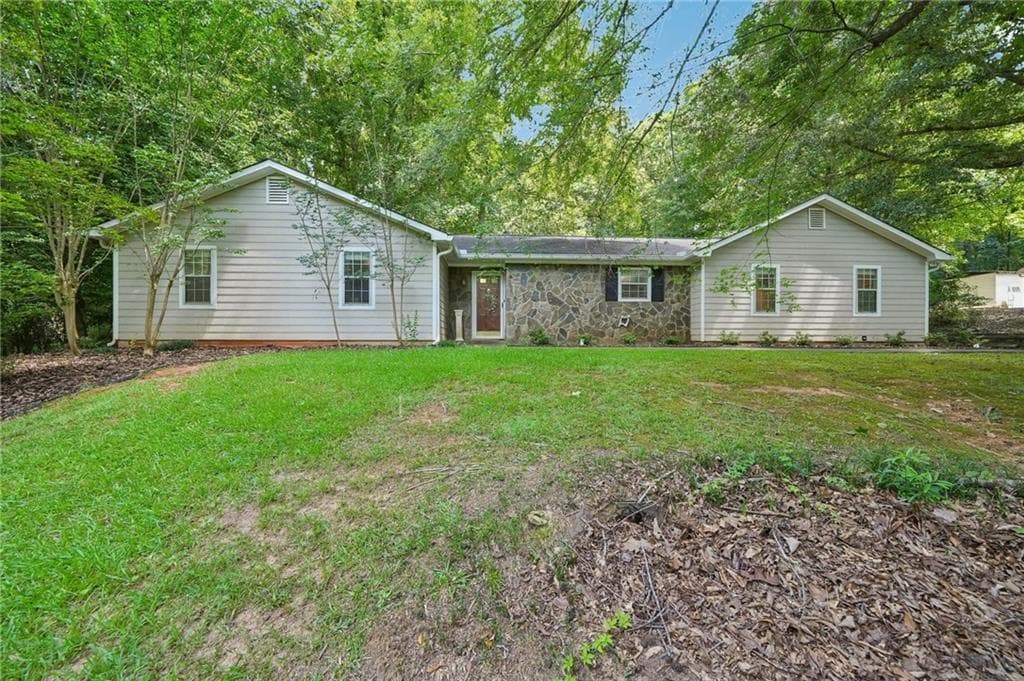 3 bedroom, 2 bathroom, 1,884 sq ft single family residence for sale at 185 Starrs Mill Drive, Senoia, GA 30276 — photo 2