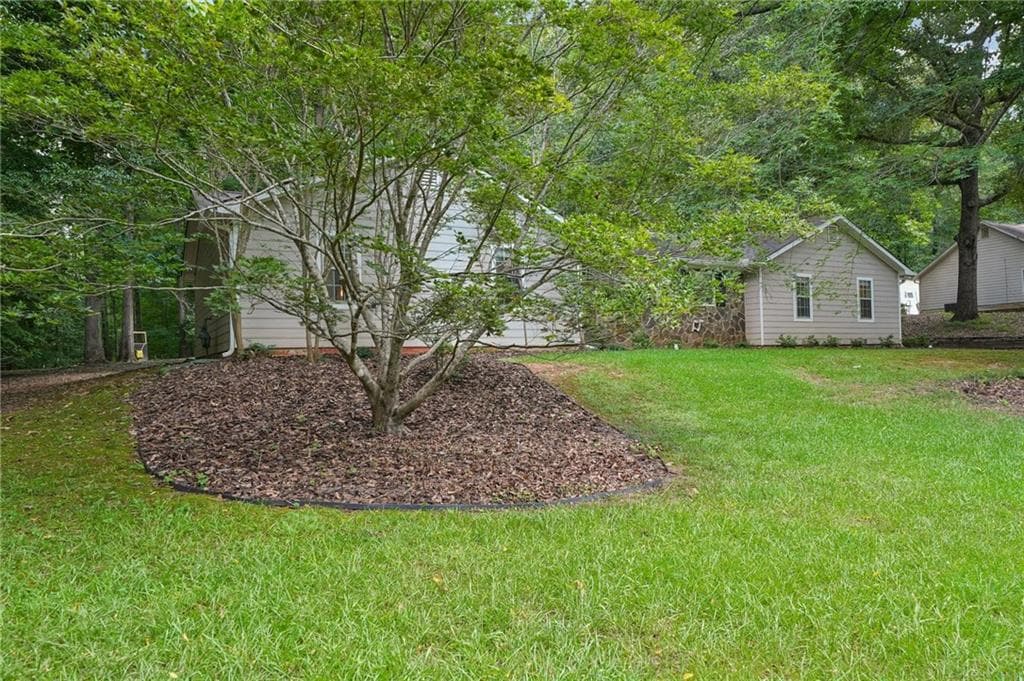 3 bedroom, 2 bathroom, 1,884 sq ft single family residence for sale at 185 Starrs Mill Drive, Senoia, GA 30276 — photo 3