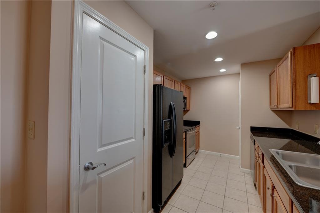 1 bedroom, 1 bathroom, 761 sq ft condominium for rent at 3040 Peachtree Road 813, Atlanta, GA 30305 for $2,400 a month — photo 3