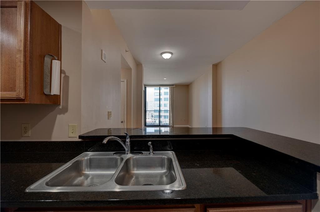 1 bedroom, 1 bathroom, 761 sq ft condominium for rent at 3040 Peachtree Road 813, Atlanta, GA 30305 for $2,400 a month — photo 8