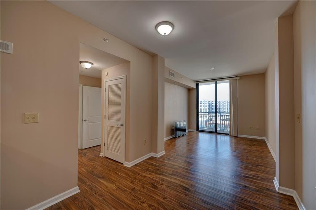 1 bedroom, 1 bathroom, 761 sq ft condominium for rent at 3040 Peachtree Road 813, Atlanta, GA 30305 for $2,400 a month — photo 9
