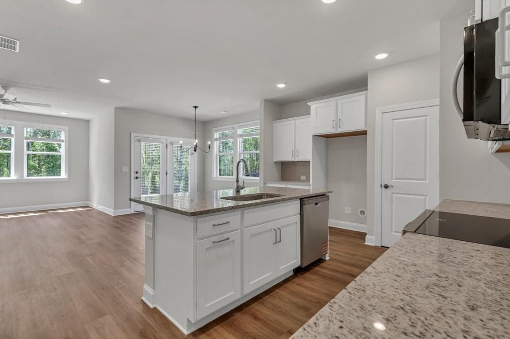 3 bedroom, 3 bathroom, 1,902 sq ft townhouse under contract at 1504 Thurcroft Lane, Lawrenceville, GA 30043 — photo 5