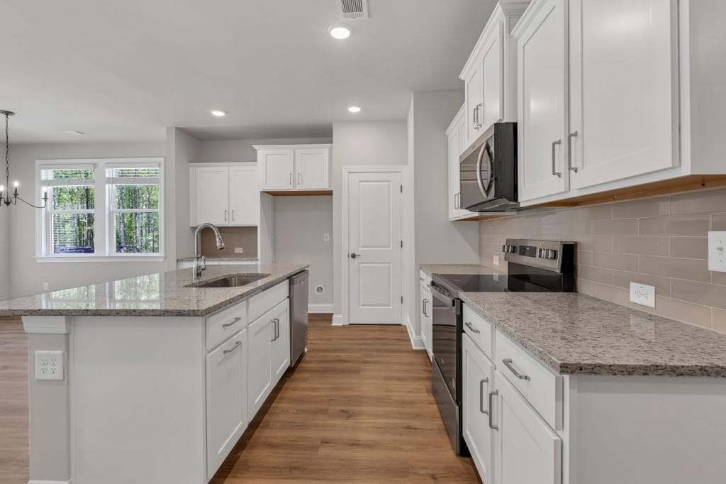 3 bedroom, 3 bathroom, 1,902 sq ft townhouse under contract at 1504 Thurcroft Lane, Lawrenceville, GA 30043 — photo 6