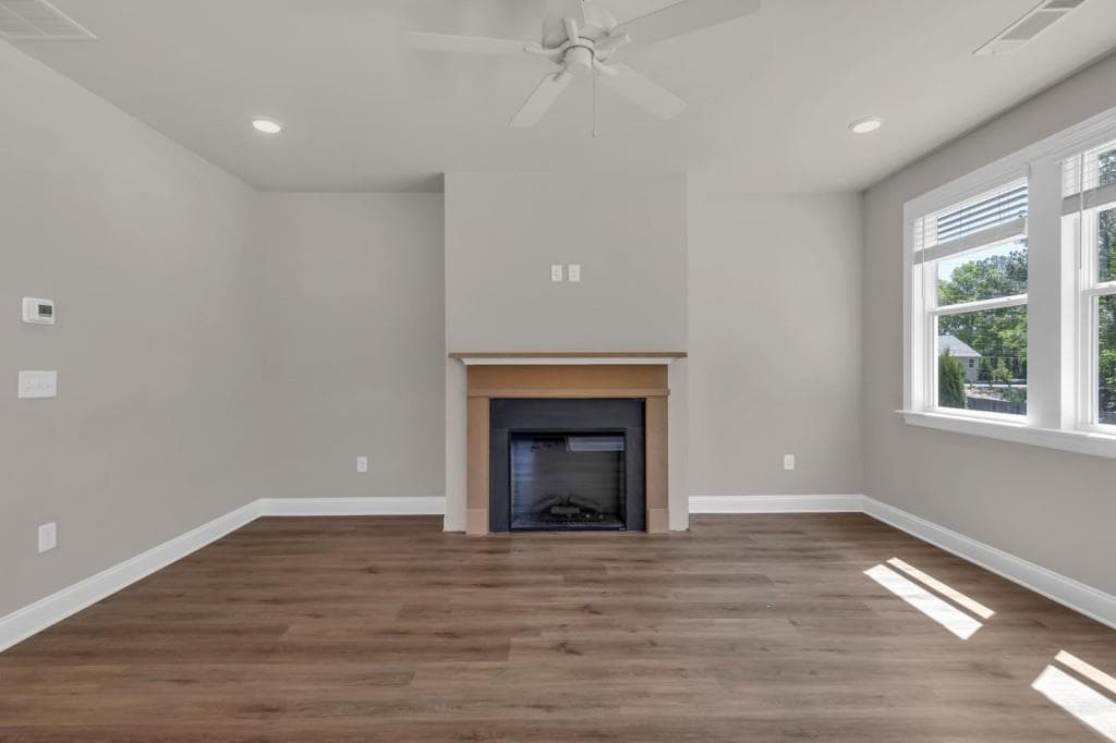 3 bedroom, 3 bathroom, 1,902 sq ft townhouse under contract at 1504 Thurcroft Lane, Lawrenceville, GA 30043 — photo 9