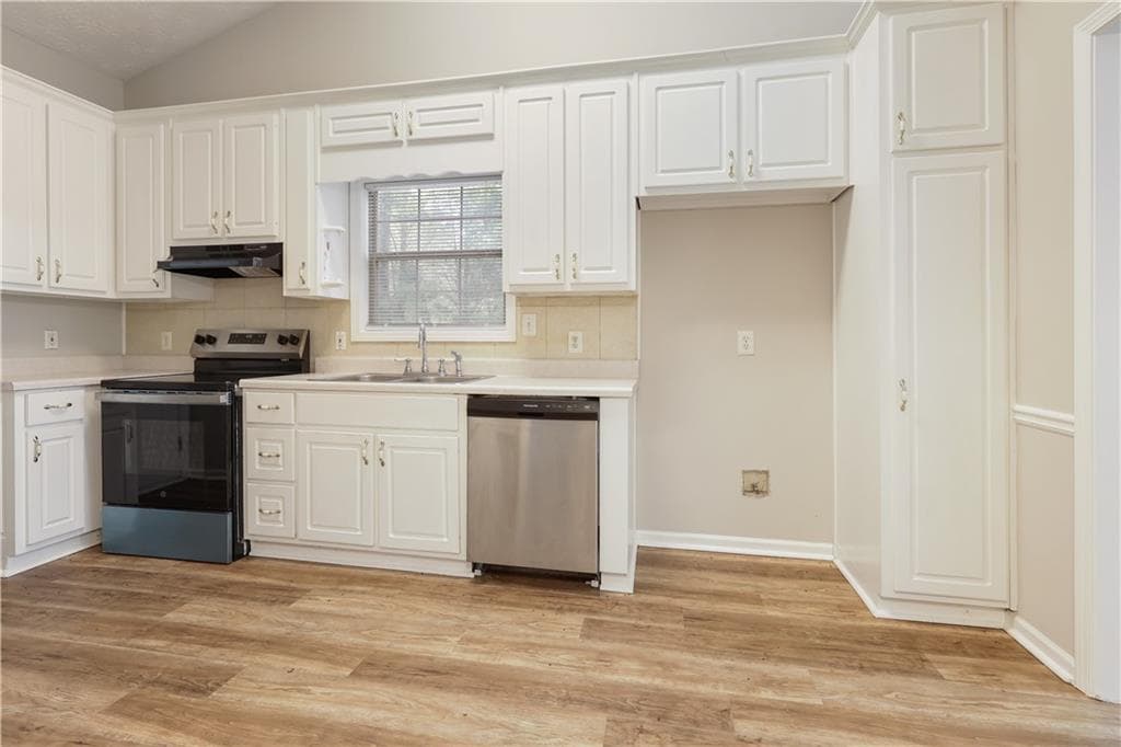 3 bedroom, 2 bathroom, 1,636 sq ft single family residence under contract at 215 Cambridge Way, Covington, GA 30016 — photo 9