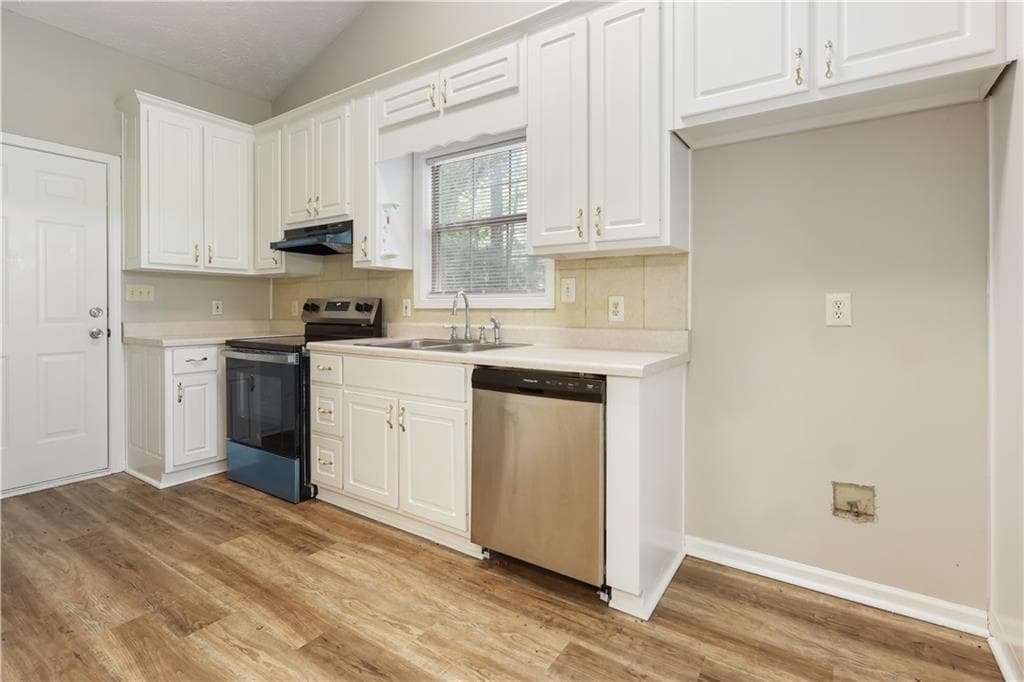 3 bedroom, 2 bathroom, 1,636 sq ft single family residence under contract at 215 Cambridge Way, Covington, GA 30016 — photo 10
