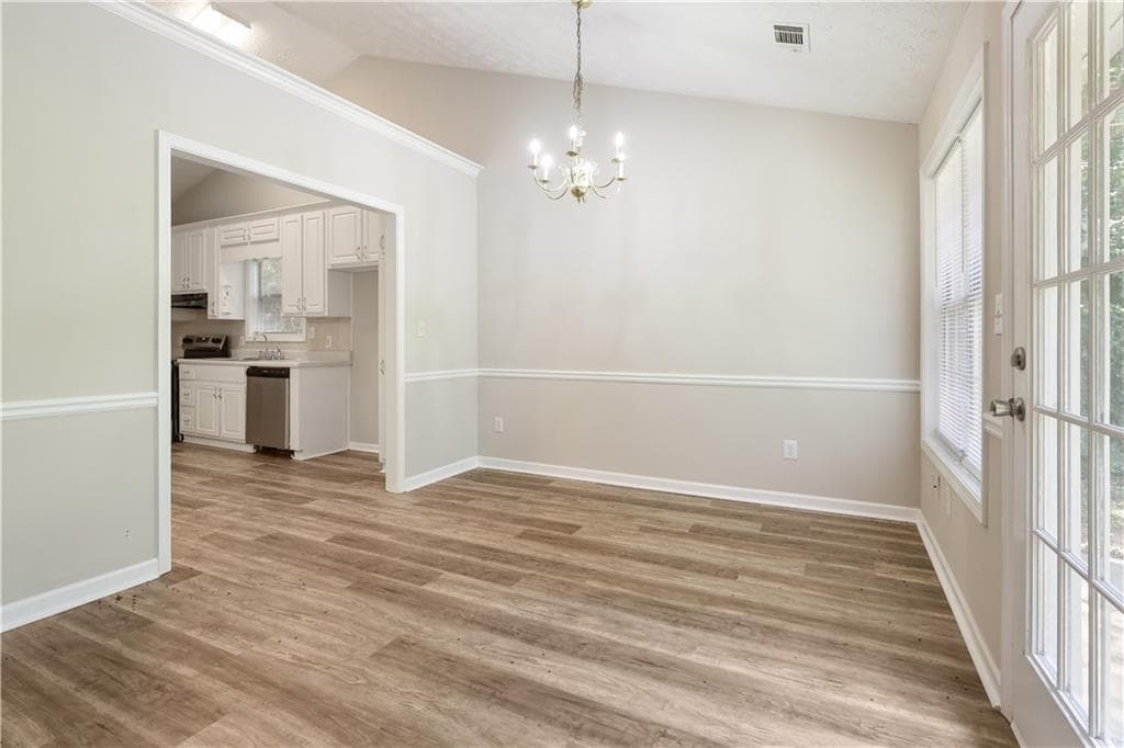 3 bedroom, 2 bathroom, 1,636 sq ft single family residence under contract at 215 Cambridge Way, Covington, GA 30016 — photo 8