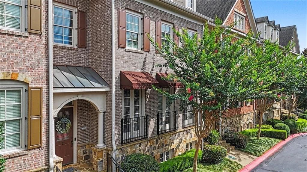 3 bedroom, 4 bathroom, 3,376 sq ft townhouse for sale at 2356 Saint Davids Square 3, Kennesaw, GA 30152 — photo 2