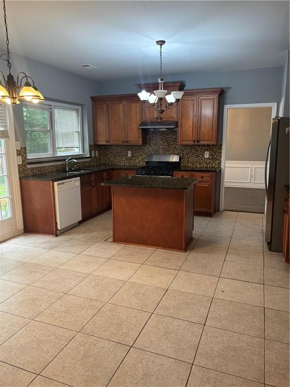 4 bedroom, 3 bathroom, 2,160 sq ft single family residence for sale at 6420 Barwick Lane, Johns Creek, GA 30097 — photo 3