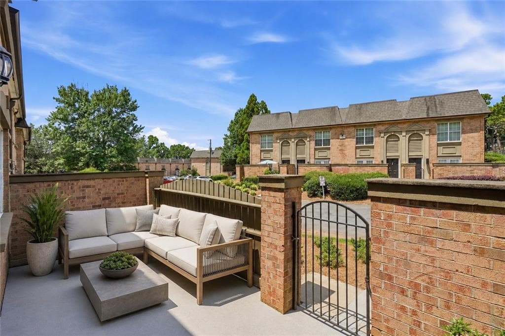3 bedroom, 3 bathroom, 1,632 sq ft condominium for sale at 6980 Roswell Road A7, Sandy Springs, GA 30328 — photo 4