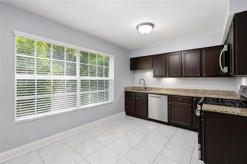 3 bedroom, 3 bathroom, 1,632 sq ft condominium for sale at 6980 Roswell Road A7, Sandy Springs, GA 30328 — photo 10
