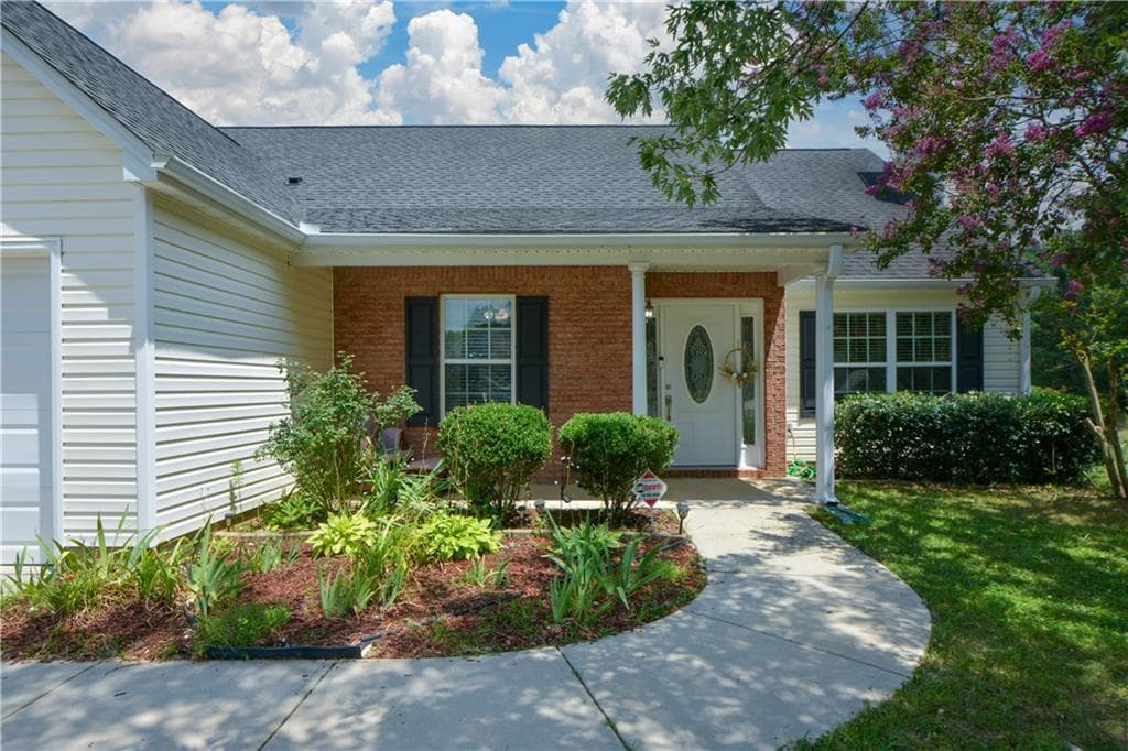 3 bedroom, 2 bathroom, 1,732 sq ft single family residence for sale at 1320 Webb Farm Lane, Loganville, GA 30052 — photo 3