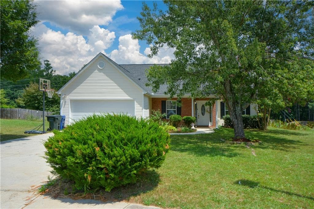 3 bedroom, 2 bathroom, 1,732 sq ft single family residence for sale at 1320 Webb Farm Lane, Loganville, GA 30052 — photo 2