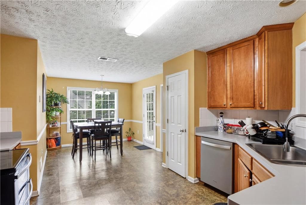 3 bedroom, 2 bathroom, 1,732 sq ft single family residence for sale at 1320 Webb Farm Lane, Loganville, GA 30052 — photo 8