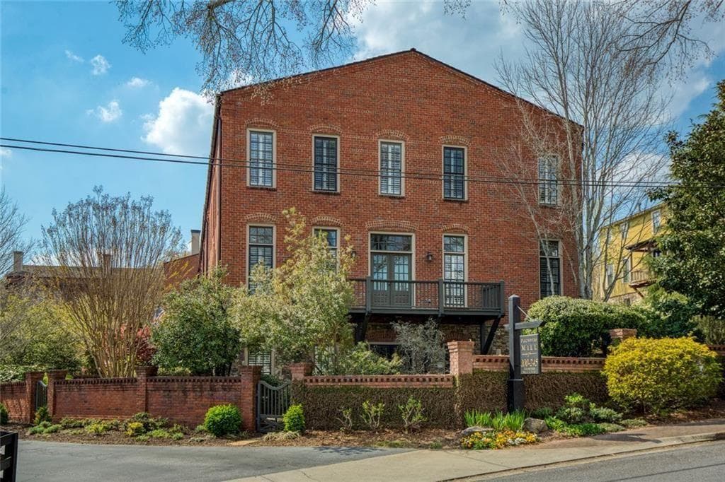 3 bedroom, 4 bathroom, 2,950 sq ft townhouse for rent at 100 Founders Mill Court, Roswell, GA 30075 for $4,400 a month — photo 2