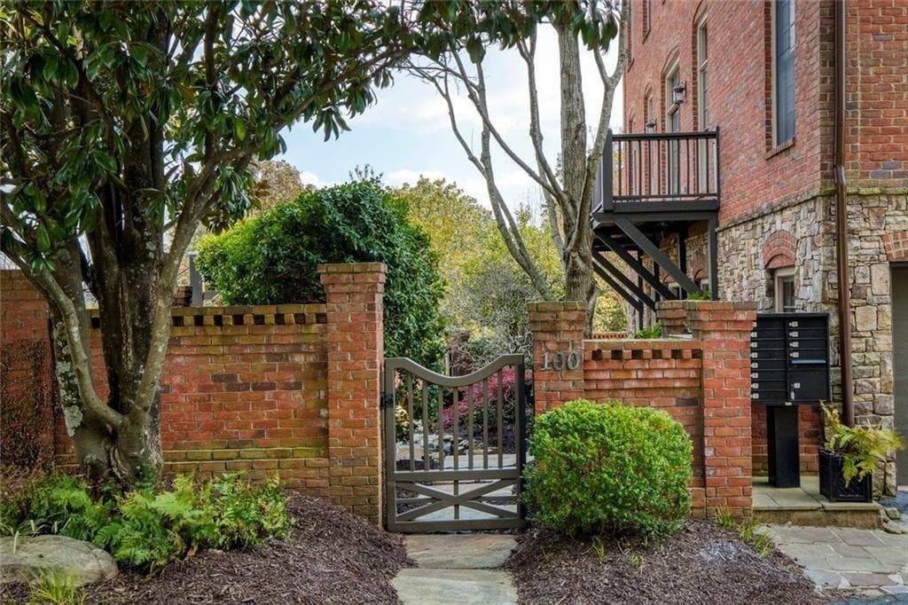 3 bedroom, 4 bathroom, 2,950 sq ft townhouse for rent at 100 Founders Mill Court, Roswell, GA 30075 for $4,400 a month — photo 4