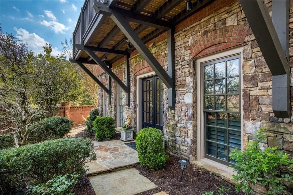 3 bedroom, 4 bathroom, 2,950 sq ft townhouse for rent at 100 Founders Mill Court, Roswell, GA 30075 for $4,400 a month — photo 9