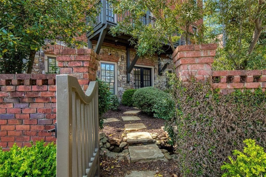 3 bedroom, 4 bathroom, 2,950 sq ft townhouse for rent at 100 Founders Mill Court, Roswell, GA 30075 for $4,400 a month — photo 10