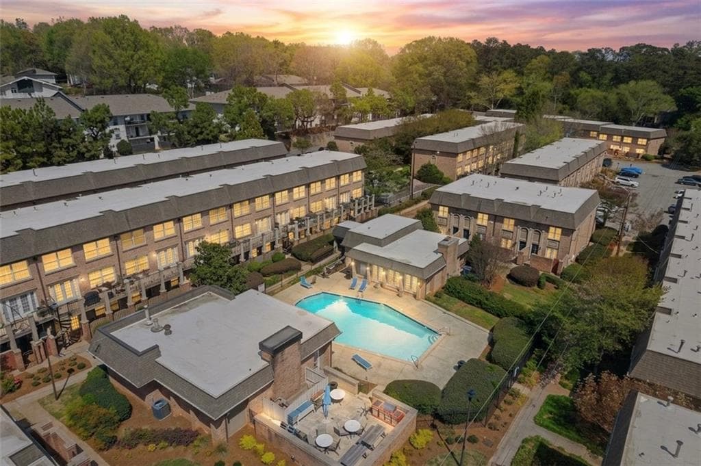 3 bedroom, 3 bathroom, 1,632 sq ft condominium for sale at 6980 Roswell Road A7, Sandy Springs, GA 30328 — photo 2