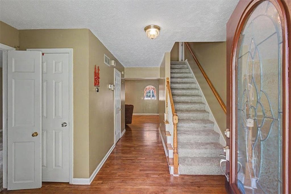 6 bedroom, 6 bathroom, 5,289 sq ft single family residence for sale at 325 Pickett's Crossing, Acworth, GA 30101 — photo 5