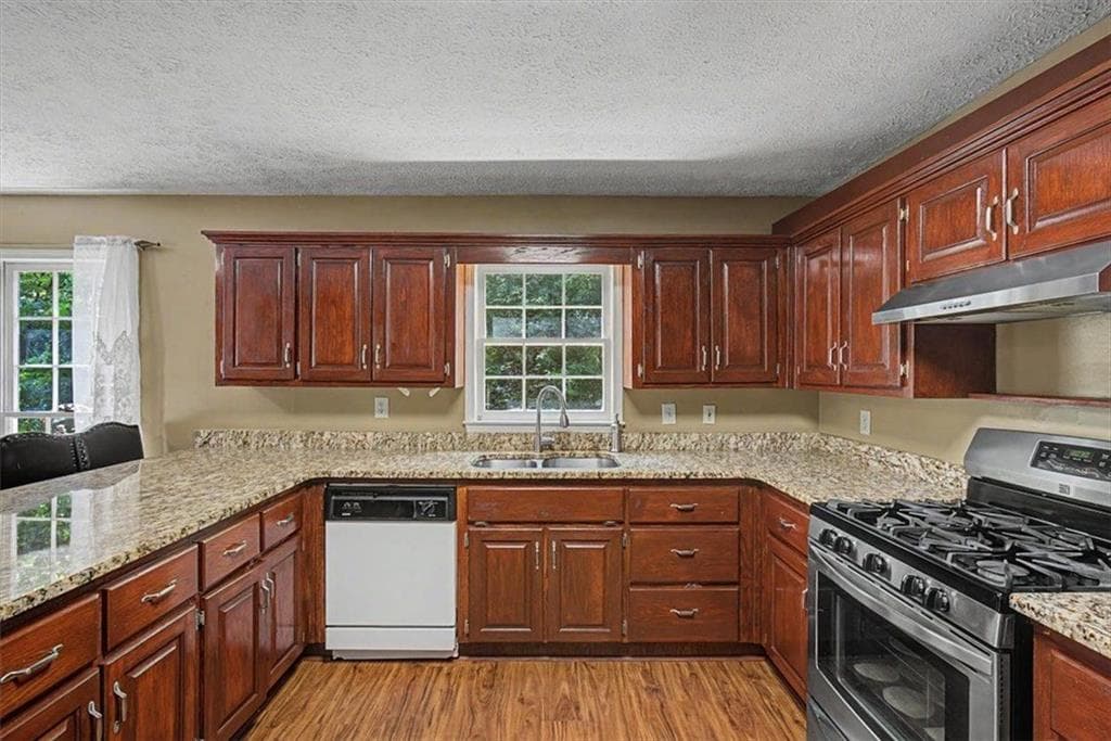 6 bedroom, 6 bathroom, 5,289 sq ft single family residence for sale at 325 Pickett's Crossing, Acworth, GA 30101 — photo 7