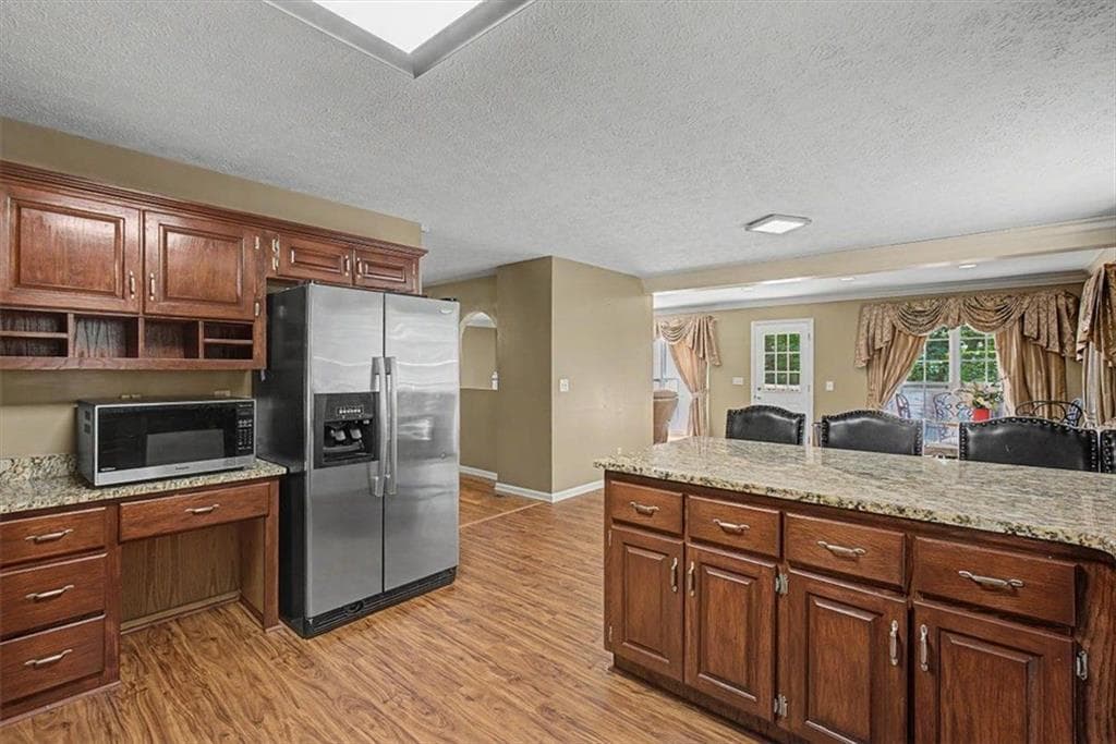 6 bedroom, 6 bathroom, 5,289 sq ft single family residence for sale at 325 Pickett's Crossing, Acworth, GA 30101 — photo 9