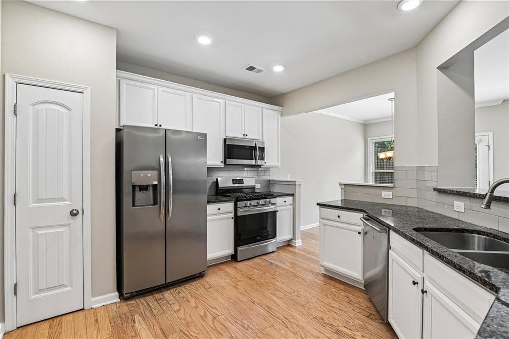 3 bedroom, 3 bathroom, 2,020 sq ft townhouse for sale at 1208 Foxcroft Lane, Cumming, GA 30041 — photo 8