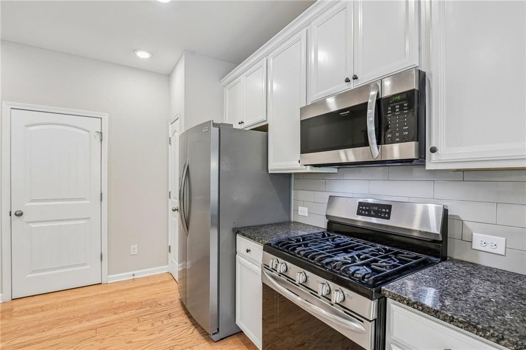3 bedroom, 3 bathroom, 2,020 sq ft townhouse for sale at 1208 Foxcroft Lane, Cumming, GA 30041 — photo 9