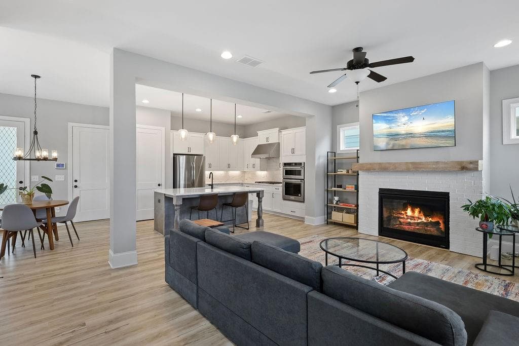 3 bedroom, 3 bathroom, 2,118 sq ft single family residence for rent at 2018 Cobblestone Way, Atlanta, GA 30318 for $3,350 a month — photo 2