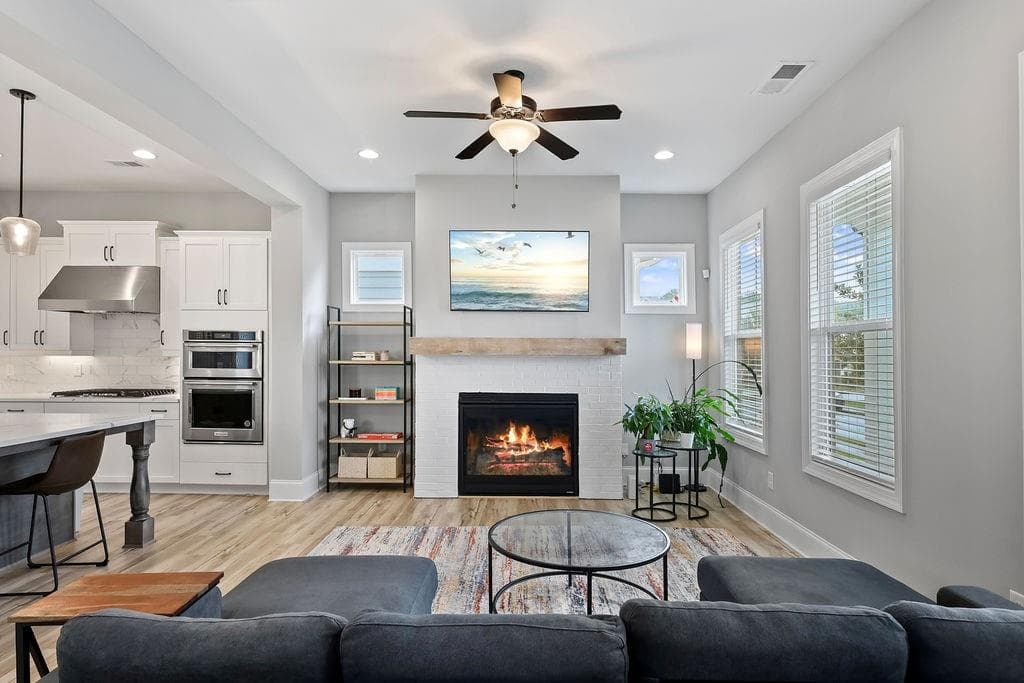 3 bedroom, 3 bathroom, 2,118 sq ft single family residence for rent at 2018 Cobblestone Way, Atlanta, GA 30318 for $3,350 a month — photo 3