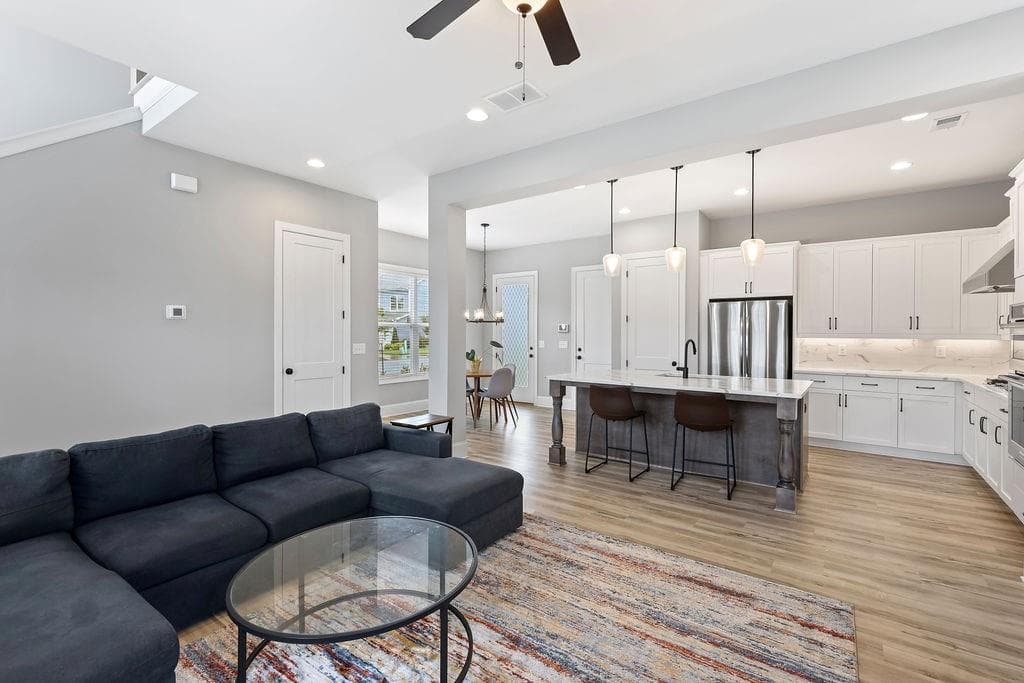 3 bedroom, 3 bathroom, 2,118 sq ft single family residence for rent at 2018 Cobblestone Way, Atlanta, GA 30318 for $3,350 a month — photo 4