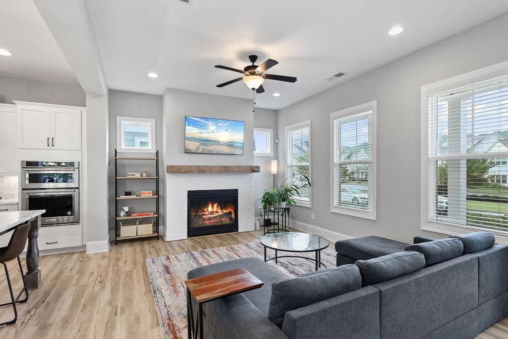 3 bedroom, 3 bathroom, 2,118 sq ft single family residence for rent at 2018 Cobblestone Way, Atlanta, GA 30318 for $3,350 a month — photo 6
