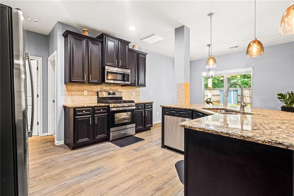 5 bedroom, 3 bathroom, 4,048 sq ft single family residence for sale at 6700 Oak Hill Place, Fairburn, GA 30213 — photo 6