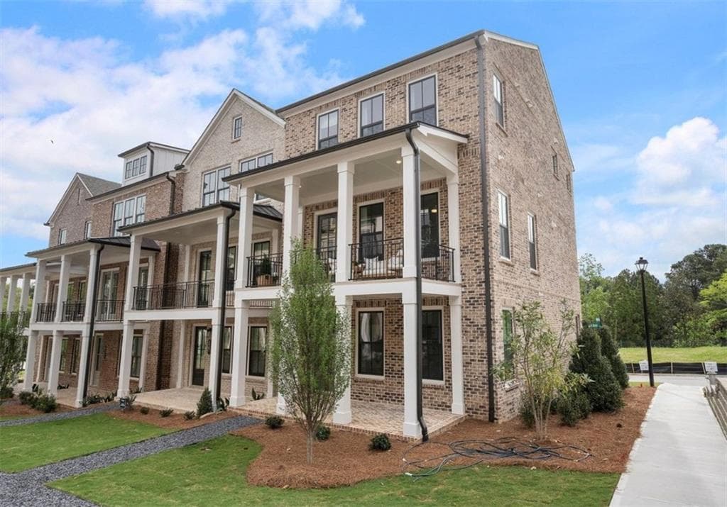 3 bedroom, 4 bathroom, 2,193 sq ft townhouse for sale at 2198 Wexford Drive 33, Brookhaven, GA 30319 — photo 2