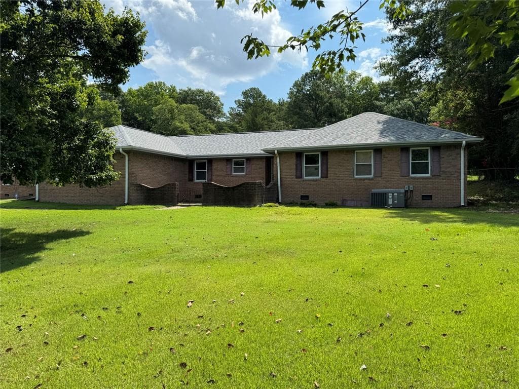 3 bedroom, 2 bathroom, 1,731 sq ft single family residence under contract at 1066 SW June Drive, Conyers, GA 30094 — photo 6