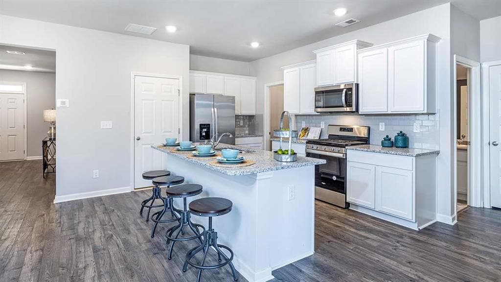 5 bedroom, 3 bathroom, 2,360 sq ft single family residence for sale at 1184 SE Erica Way, Atlanta, GA 30354 — photo 3