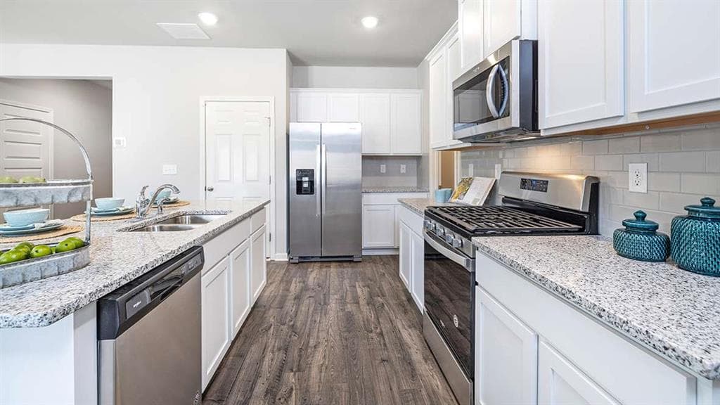 5 bedroom, 3 bathroom, 2,360 sq ft single family residence for sale at 1184 SE Erica Way, Atlanta, GA 30354 — photo 4