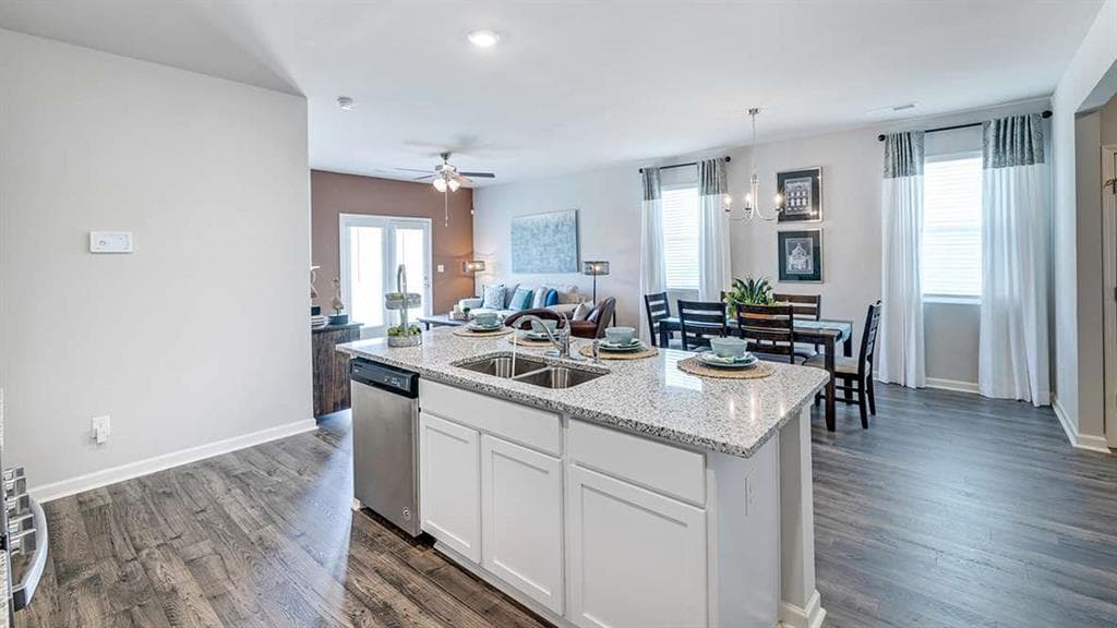 5 bedroom, 3 bathroom, 2,360 sq ft single family residence for sale at 1184 SE Erica Way, Atlanta, GA 30354 — photo 6