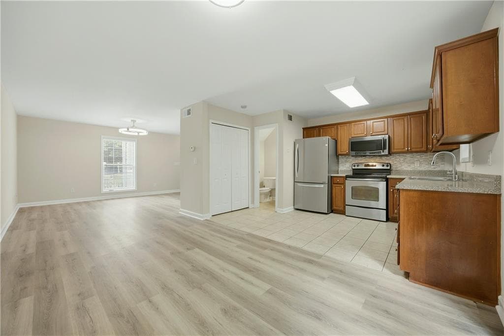 2 bedroom, 3 bathroom, 1,214 sq ft condominium for sale at 212 Summer Place, Norcross, GA 30071 — photo 7