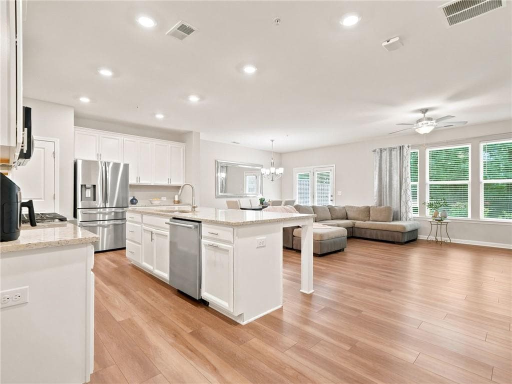 3 bedroom, 3 bathroom, 2,005 sq ft townhouse for sale at 495 Duval Drive, Alpharetta, GA 30009 — photo 3