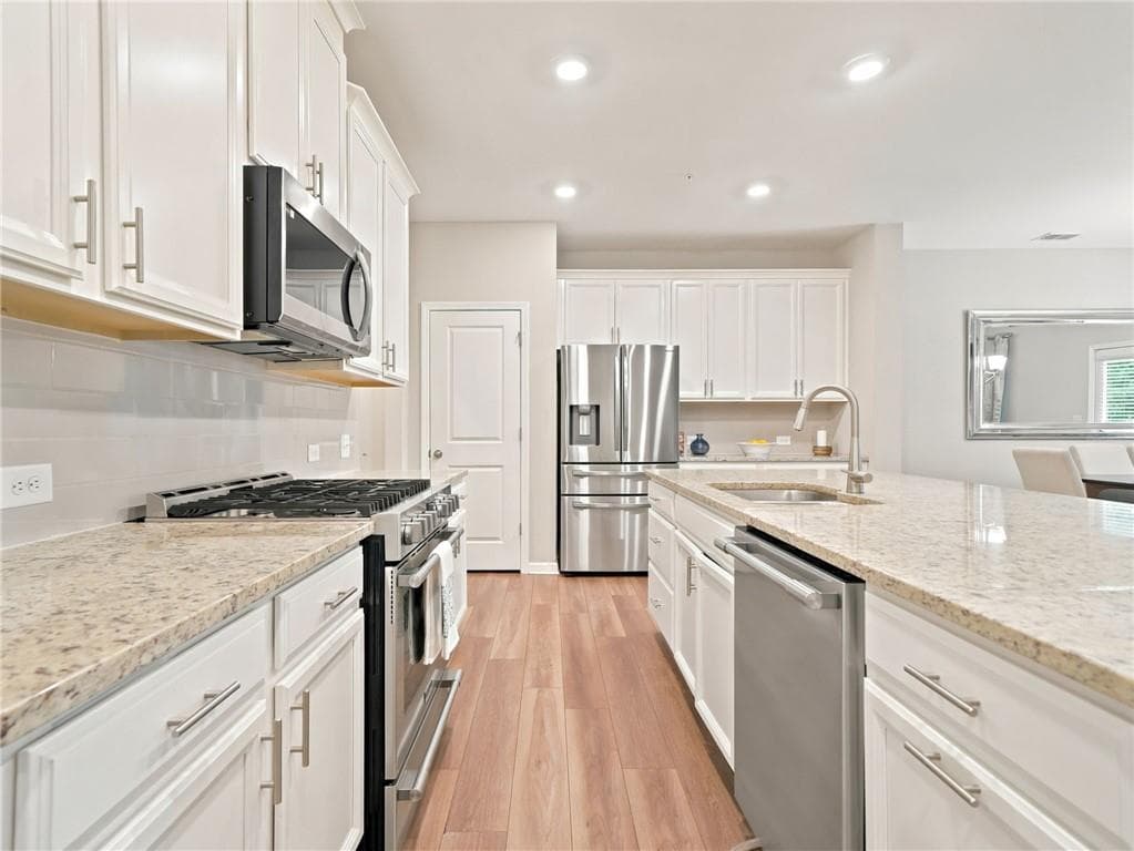 3 bedroom, 3 bathroom, 2,005 sq ft townhouse for sale at 495 Duval Drive, Alpharetta, GA 30009 — photo 4