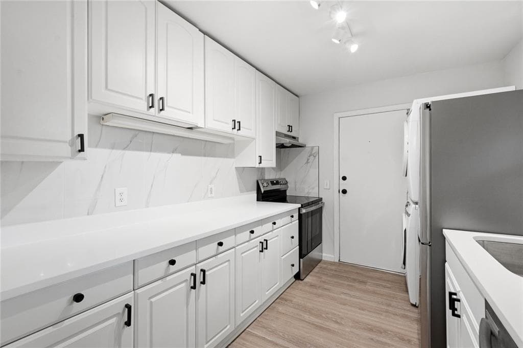 2 bedroom, 1 bathroom, 1,075 sq ft condominium for sale at 1111 Clairemont Avenue B6, Decatur, GA 30030 — photo 2