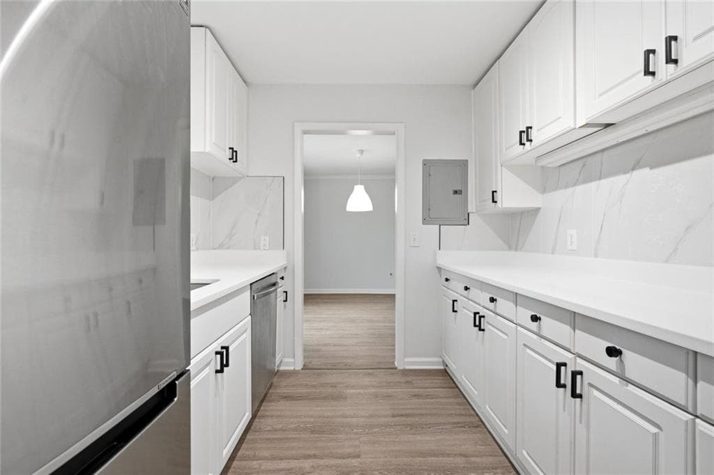 2 bedroom, 1 bathroom, 1,075 sq ft condominium for sale at 1111 Clairemont Avenue B6, Decatur, GA 30030 — photo 3