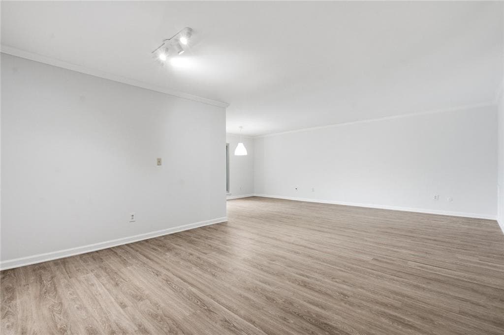 2 bedroom, 1 bathroom, 1,075 sq ft condominium for sale at 1111 Clairemont Avenue B6, Decatur, GA 30030 — photo 5